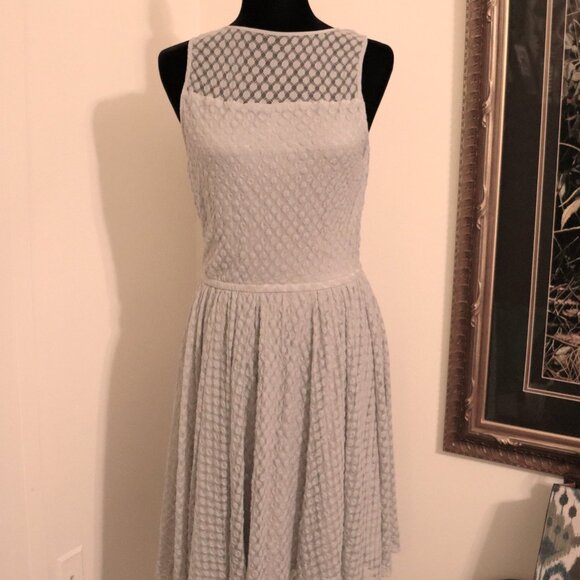 Tristan design , incredible dress , flow style and fit is over the top classic - Picture 2 of 9